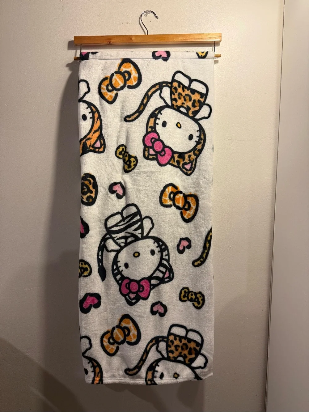Hello kitty Halloween animal print plush blanket throw NWT 2026